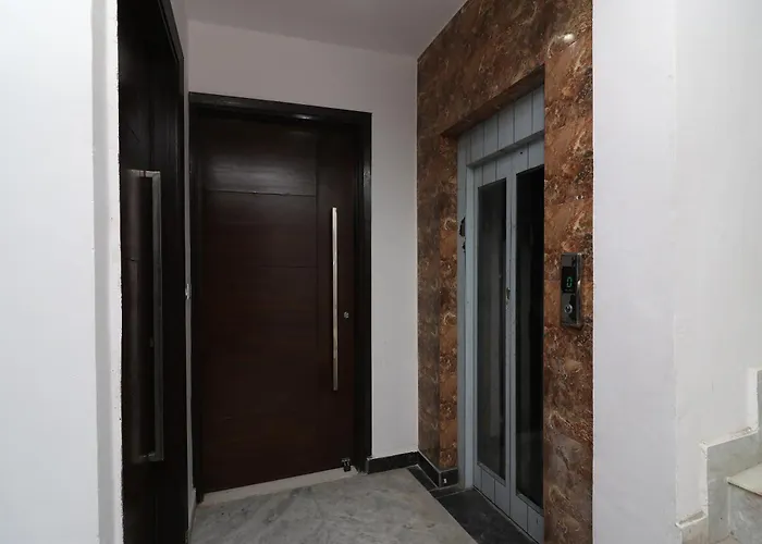 Hotel O Avalon Palace New Delhi