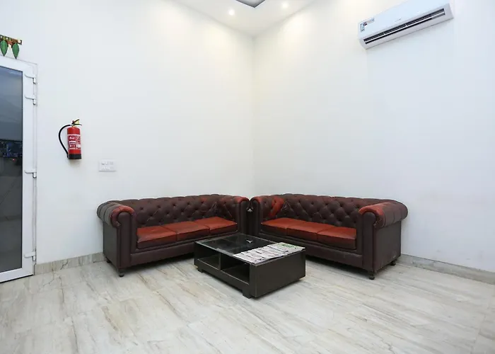 Oyo 11340 Hotel Lakshmi Palace New Delhi